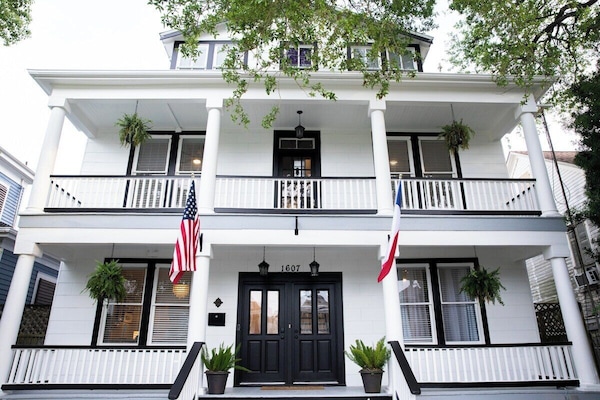 Beautiful 1896 Colonial Build