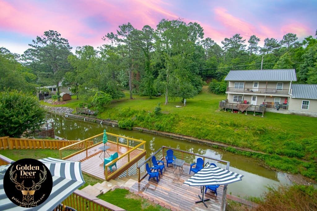 Boujee · Lake Hamilton Vacation Home 3BR/3BA Sunny Deck Furnishings