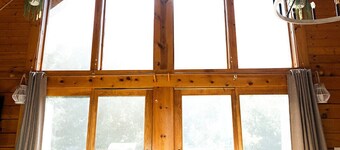 Salem Lakes Chalet- cozy log cabin near Wilmot Mountain