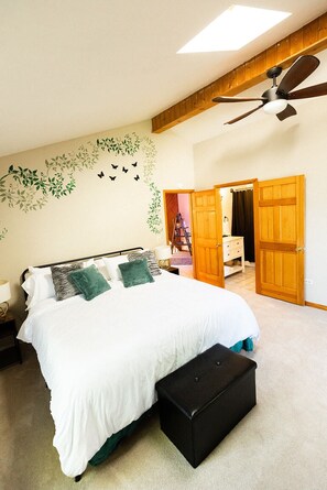 3 bedrooms, desk, iron/ironing board, free WiFi