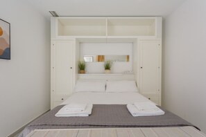 1 slaapkamer, een strijkplank/strijkijzer, gratis wifi, beddengoed