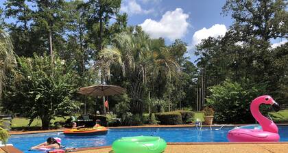 Entire Space, 2 private bath! 2bdrm-Apt in guest barn complex. Private entry!