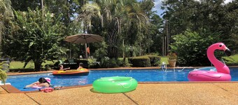 Entire Space, 2 private bath! 2bdrm-Apt in guest barn complex. Private entry!