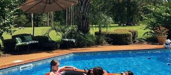 Entire Space, 2 private bath! 2bdrm-Apt in guest barn complex. Private entry!