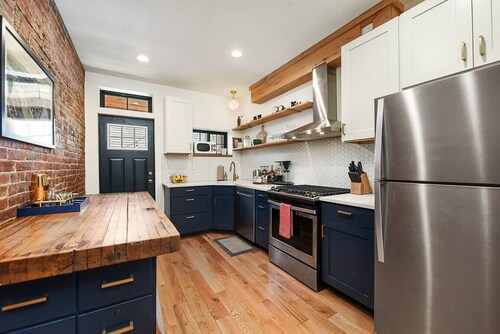 Kiki`s Playhouse - 170 Lodi Way