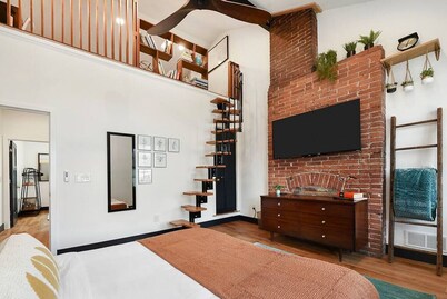 Kiki`s Playhouse - 170 Lodi Way