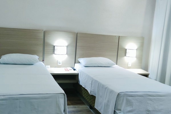 Habitación tradicional con 2 camas individuales | Escritorio y wifi gratis