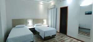 Habitación tradicional con 2 camas individuales | Escritorio y wifi gratis