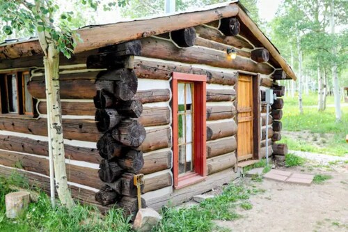Skiers Cabin - A Cozy Historic Full Log Cabin