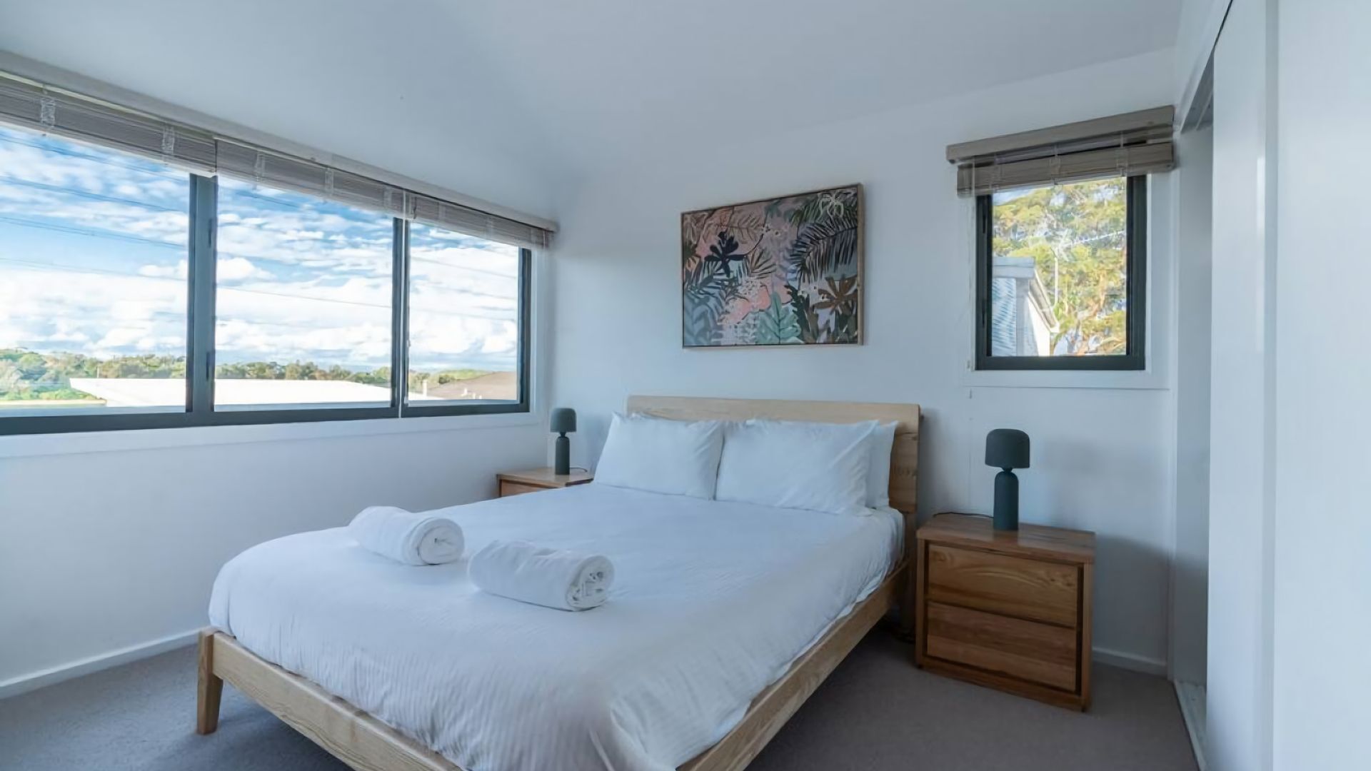 5 bedrooms, desk, travel cot, WiFi