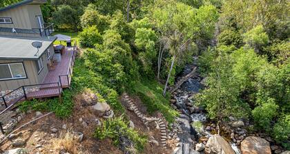 The River's Edge - Private Home with River Access and Spa