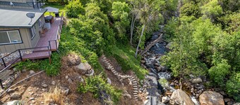 The River's Edge - Private Home with River Access and Spa