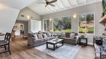 Televisor intel·ligent i llar de foc