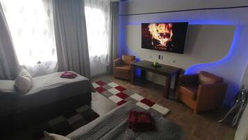 2 bedrooms, iron/ironing board, free WiFi, bed sheets