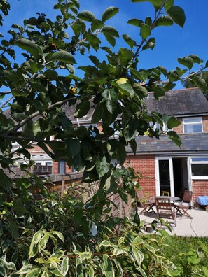 Terrace/patio - Conveniently Located, pet Friendly, end Terrace House (Emsworth)