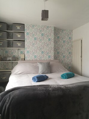 2 bedrooms, iron/ironing board, WiFi, bed sheets - Conveniently Located, pet Friendly, end Terrace House (Emsworth)