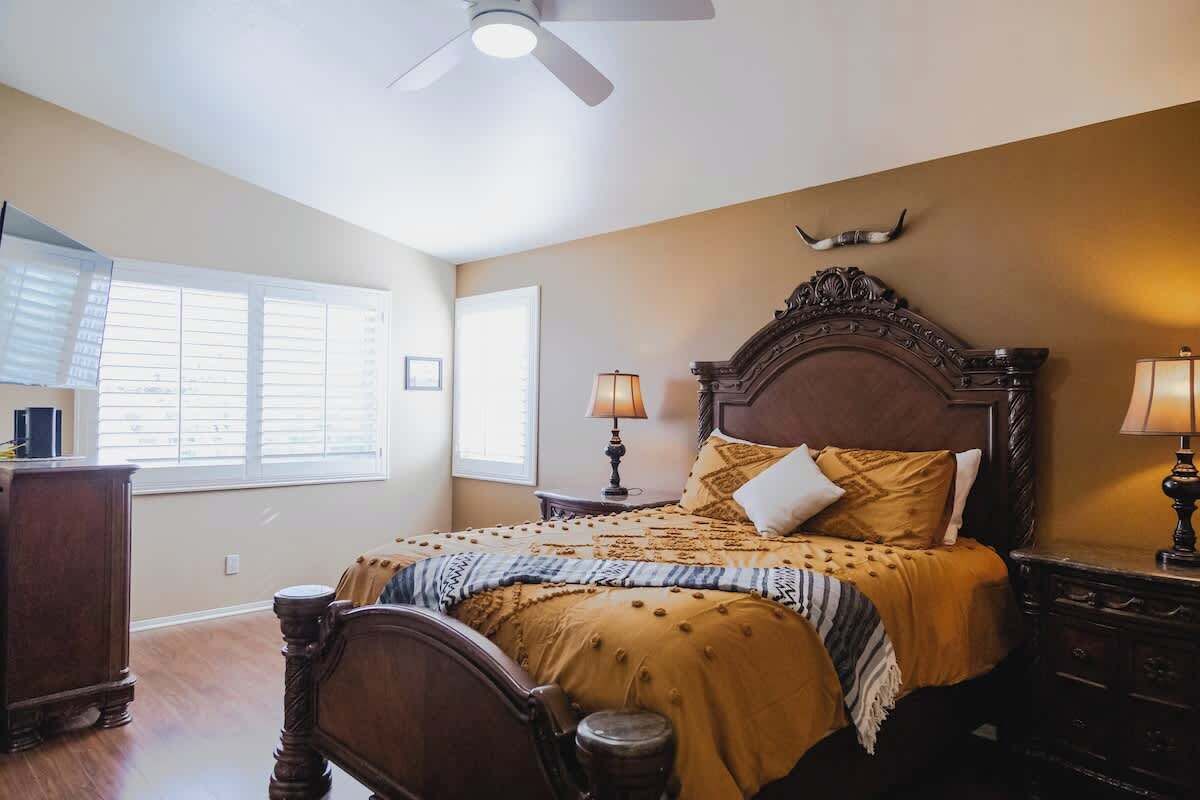 4 bedrooms, iron/ironing board, free WiFi, bed sheets