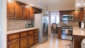 Coffee/tea maker, fridge, microwave, oven