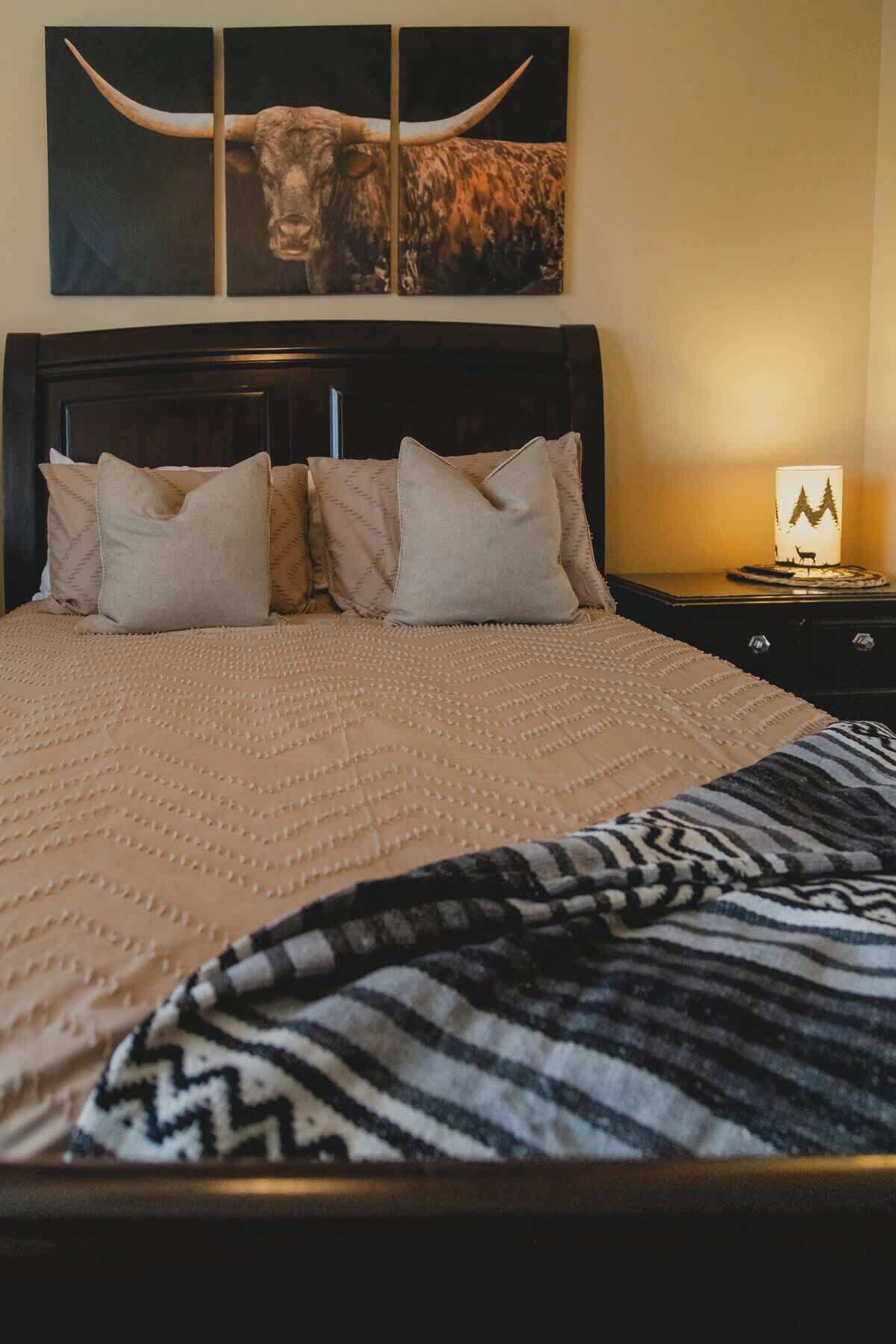 4 bedrooms, iron/ironing board, WiFi (free), bed sheets
