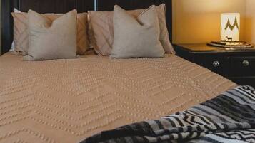4 bedrooms, iron/ironing board, WiFi (free), bed sheets