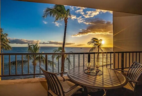 FEB 28-MARCH 165 dollars PENTHOUSE 12th fl- SEE WHALES from Lanai, nr Kaanapali