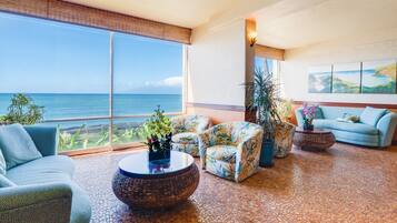 Smart TV, table tennis