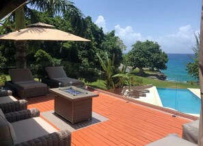 Terrace/patio - Luxury Oceanfront Villa w/Beachfront, Ocho Rios w/private rooftop, pool, sleep 6 (Ocho Rios)