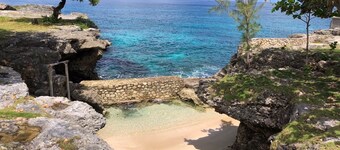 Wah Gwaan Villa @ Chukka Cove, St Ann, private ocean facing deck, sleeps upto 6,