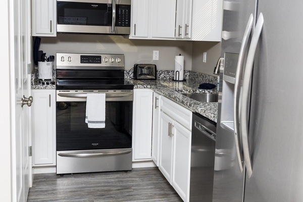 Refrigerador, microondas, horno, placa de cocina