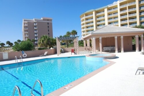 Spacious, ground level 3br/2.5 bath condo! Located by the pool!!!