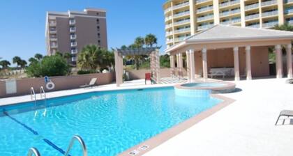 Spacious, ground level 3br/2.5 bath condo! Located by the pool!!!