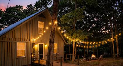 River & Mountain Views. Theater Room + Fire Pit. Near Waterfalls & Nashville