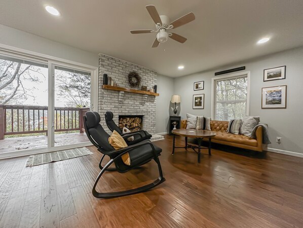 Smart TV, fireplace, DVD player, books