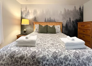 3 bedrooms, in-room safe, desk, iron/ironing board