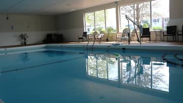 Indendørs pool, sæsonbestemt udendørs pool