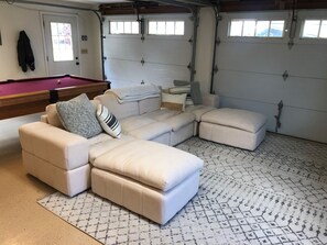 Game room - Quaint Seaside Home Minutes from the Beach (Middletown Township)