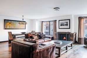 Smart TV, fireplace, stereo