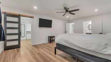 3 habitaciones, escritorio, tabla de planchar con plancha y wifi gratis