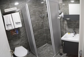 Standard Double Room | Bathroom | Slippers - Melisko Beach Hotel (Bodrum)