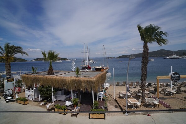 Vista frontal de la propiedad