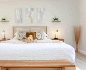 3 camere, una scrivania, ferro/asse da stiro, Wi-Fi gratuito