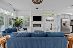 TV, fireplace