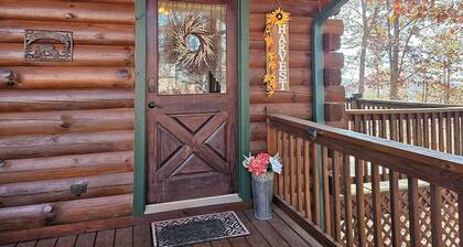 Relaxing 2 bedroom 2 bath cabin minutes from Dahlonega city center!