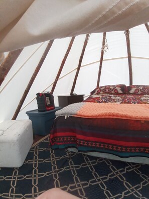 1 bedroom - North Woods 12' Teepee Resort (Exeter)