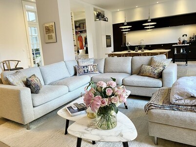 Spacious luxury apartment in city Center .