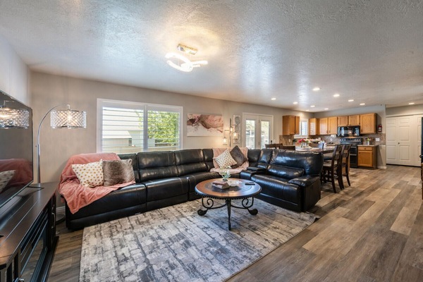 Smart TV, fireplace, video games, stereo