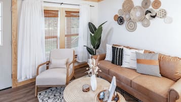 Een televisie en boeken