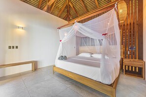 3 bedrooms, in-room safe, WiFi, bed sheets