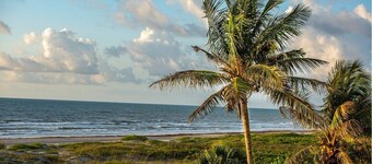 Beautiful Oceanfront Suite with Direct Access to Cocoa Beach July/August, 2024