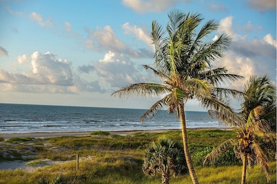 Beautiful Oceanfront Suite with Direct Access to Cocoa Beach July/August, 2024
